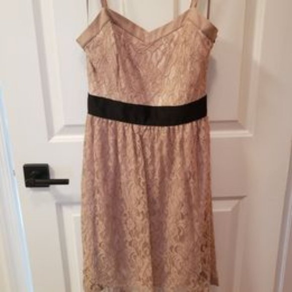 Elle Dresses & Skirts - ELLE Lace Nude/Blush-Tinged Juniors Strappy Dress with Black Band- Size 6